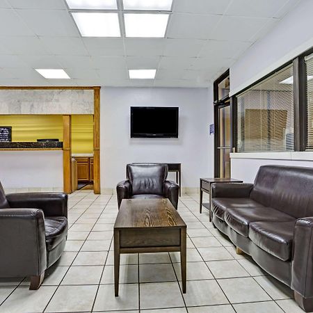 Days Inn By Wyndham Norfolk Military Circle Экстерьер фото