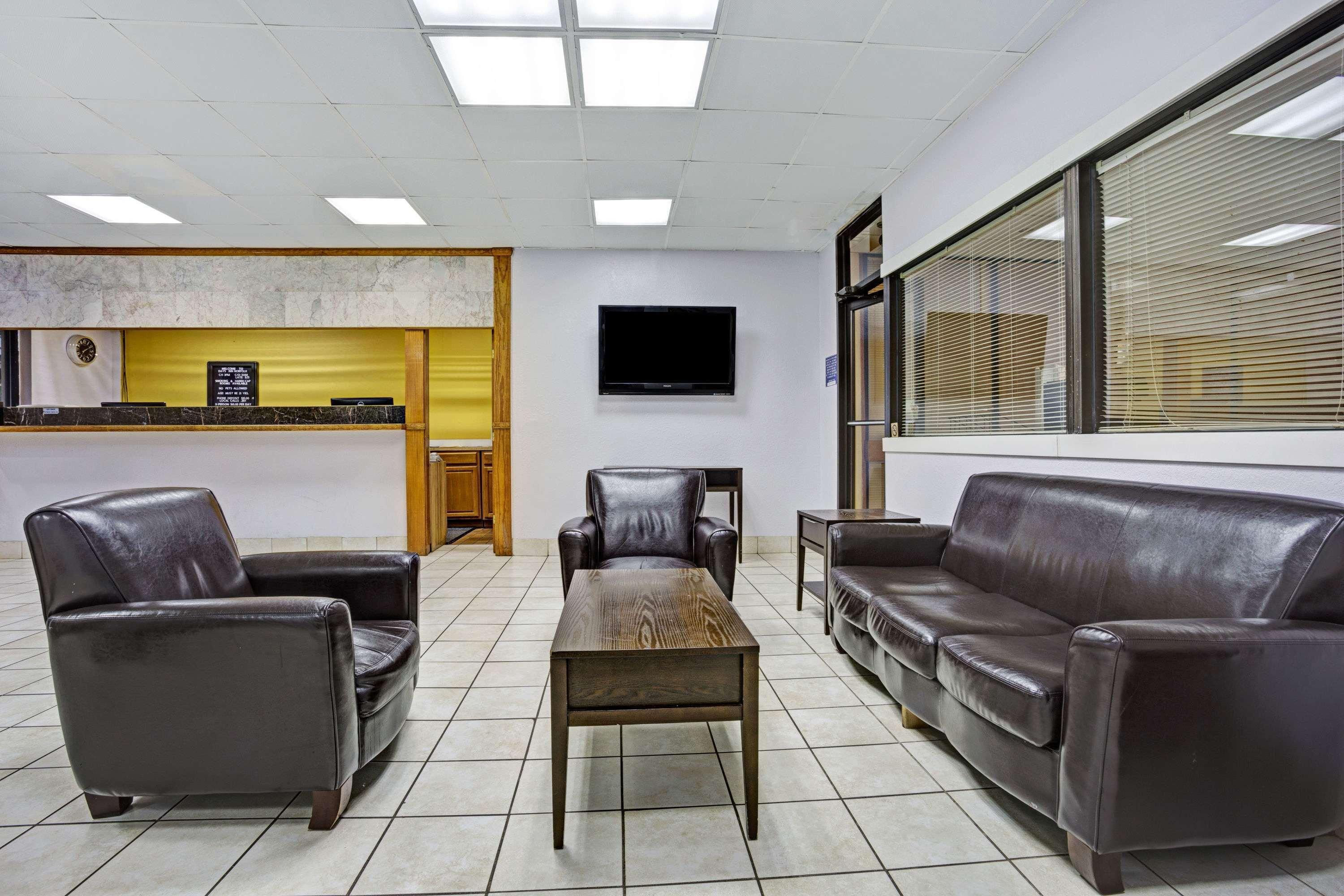 Days Inn By Wyndham Norfolk Military Circle Экстерьер фото