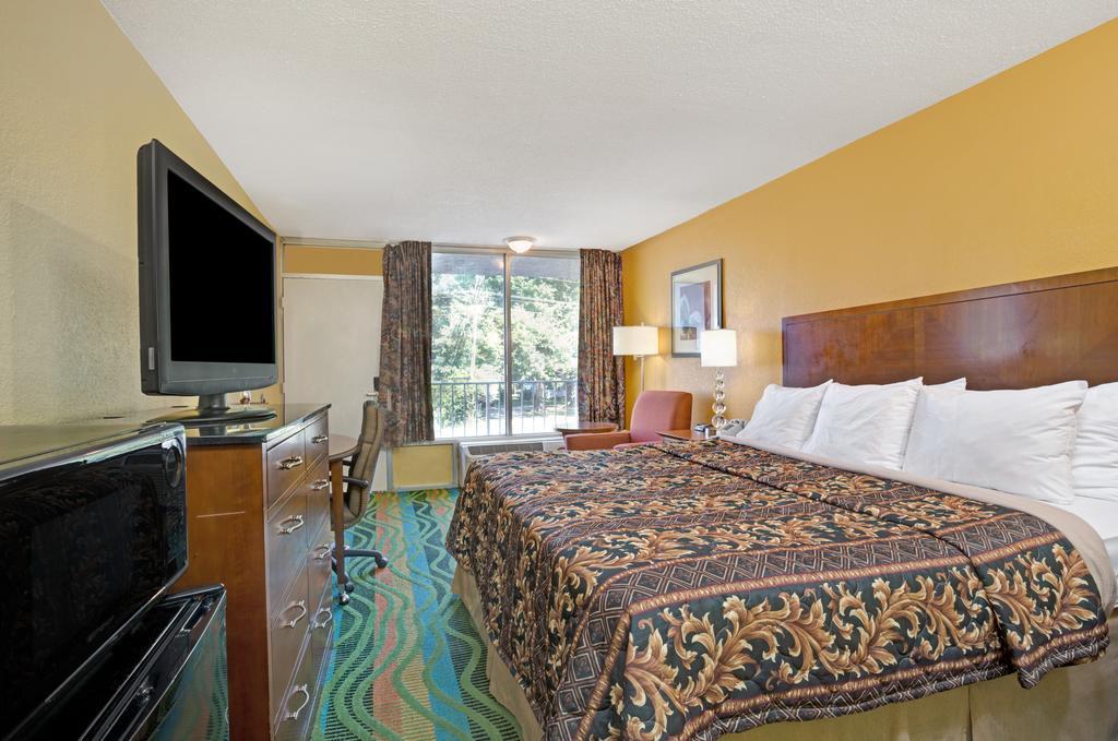 Days Inn By Wyndham Norfolk Military Circle Экстерьер фото
