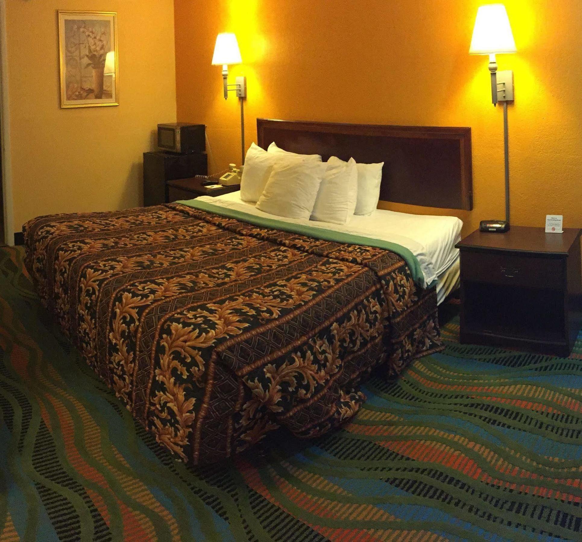 Days Inn By Wyndham Norfolk Military Circle Экстерьер фото